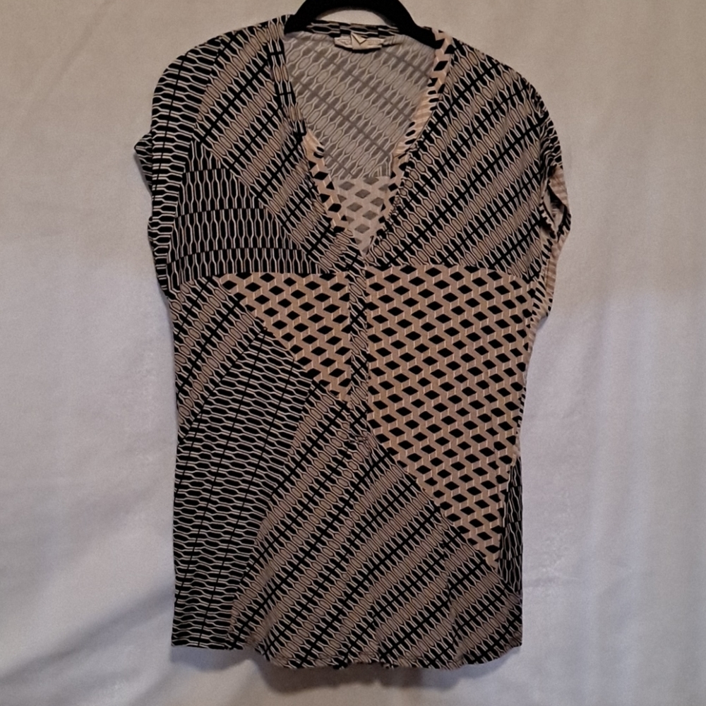 Dana Buchman geometric print dressy top